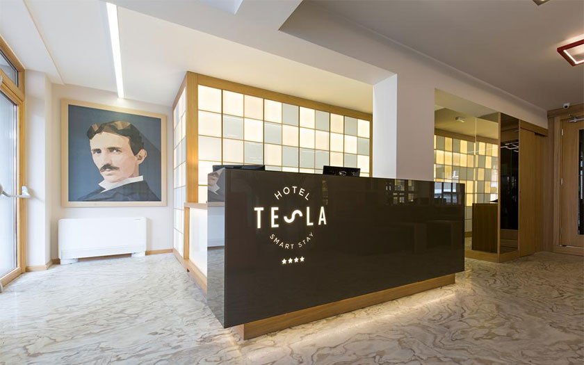 Hotel Tesla Smart Stay