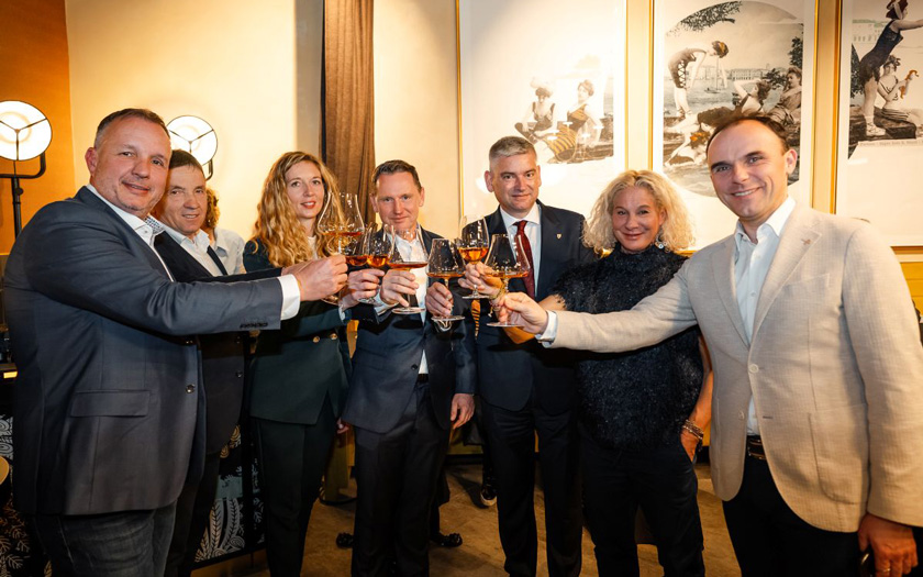 Dario Kinkela, direktor sektora hrane i pića u Valamaru, Gianfranco Kozlović, vlasnik vinarije Kozlović, Ketlin Arman Skopljaković, direktorica hotela Jadran Heritage, Željko Kukurin, predsjednik Uprave Valamara, Istarski župan Boris Miletić, chefica Ana Ro&scaron;, Porečki gradonačelnik Loris Per&scaron;urić