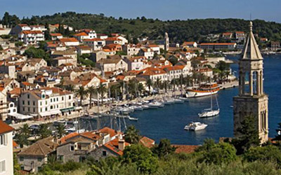 Hvar, popularna turistička destinacija