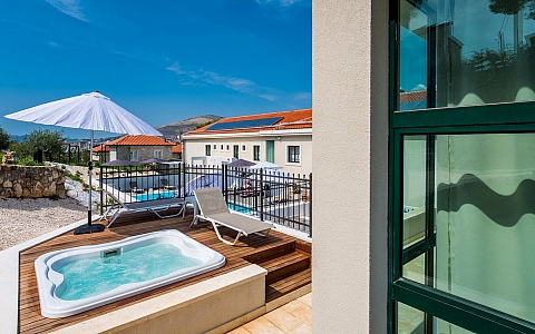 Brown Beach House Croatia - Trogir - Sobe-Apartmani