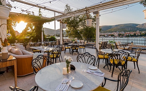 Brown Beach House Croatia - Trogir - Restoran-Bar