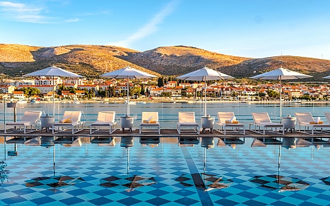 Brown Beach House Croatia - Trogir - Bazen