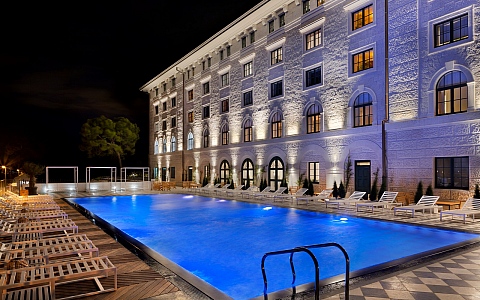 Brown Beach House Croatia - Trogir - Bazen